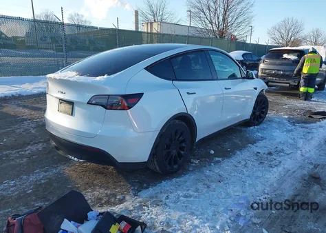 2021 Tesla Model Y Long Range Dual Motor All-Wheel Drive z USA, uszkodzony, nr VIN 5YJYGAEE6MF180357